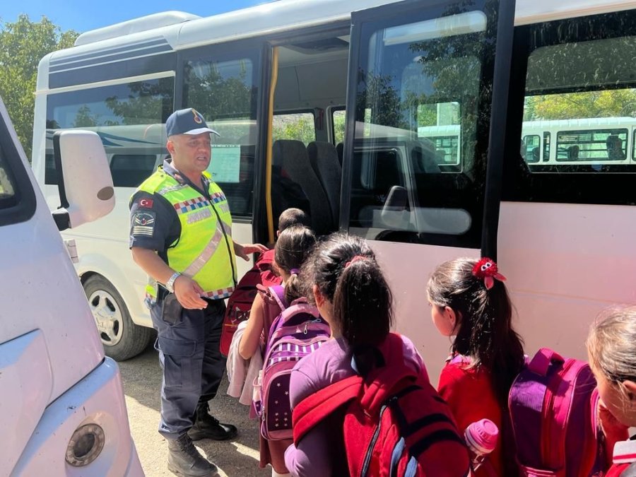 Jandarmadan Okul Servis Araçlarına Yönelik Denetim