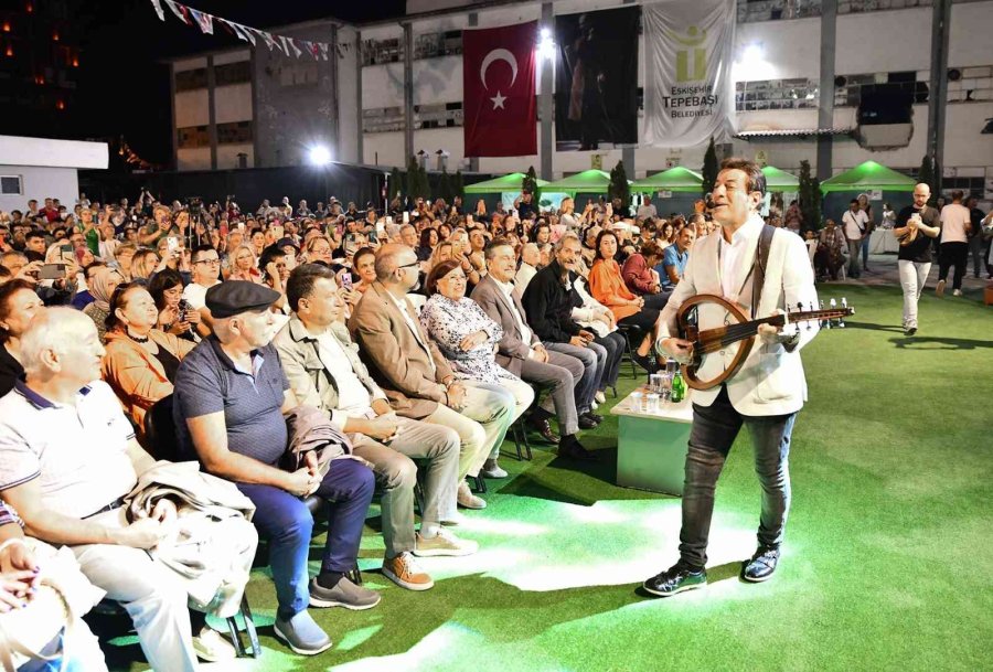 Sempozyumda Coşkun Sabah İle Nostalji Akşamı