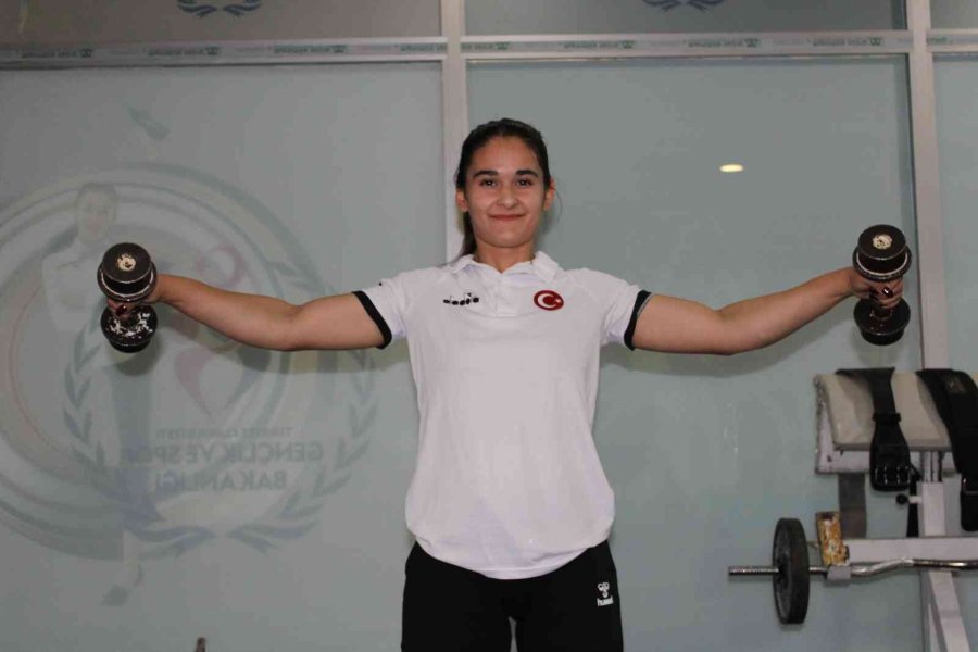 Bilek Güreşçileri Türk Bayrağını Olimpiyatlarda Da Temsil Etmek İstiyorlar