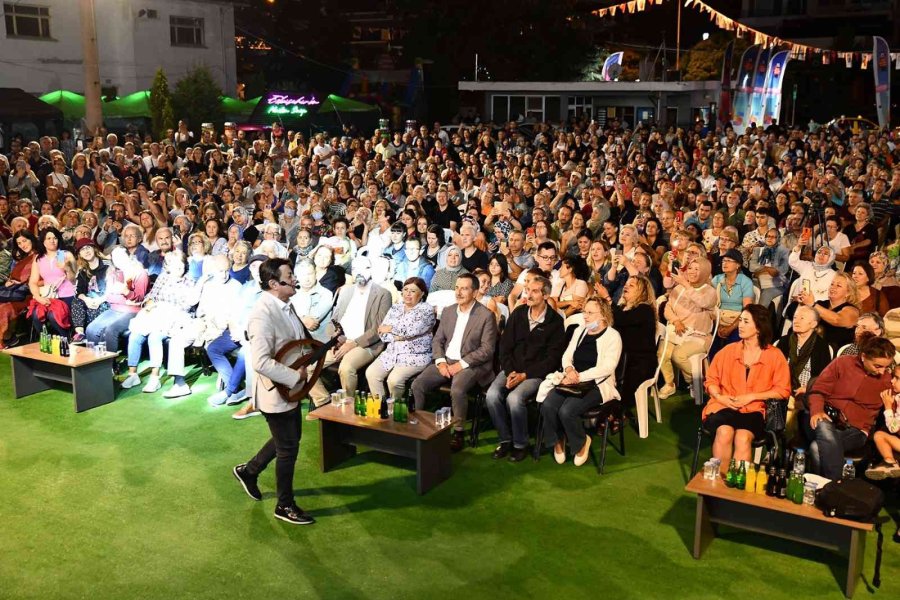 Sempozyumda Coşkun Sabah İle Nostalji Akşamı