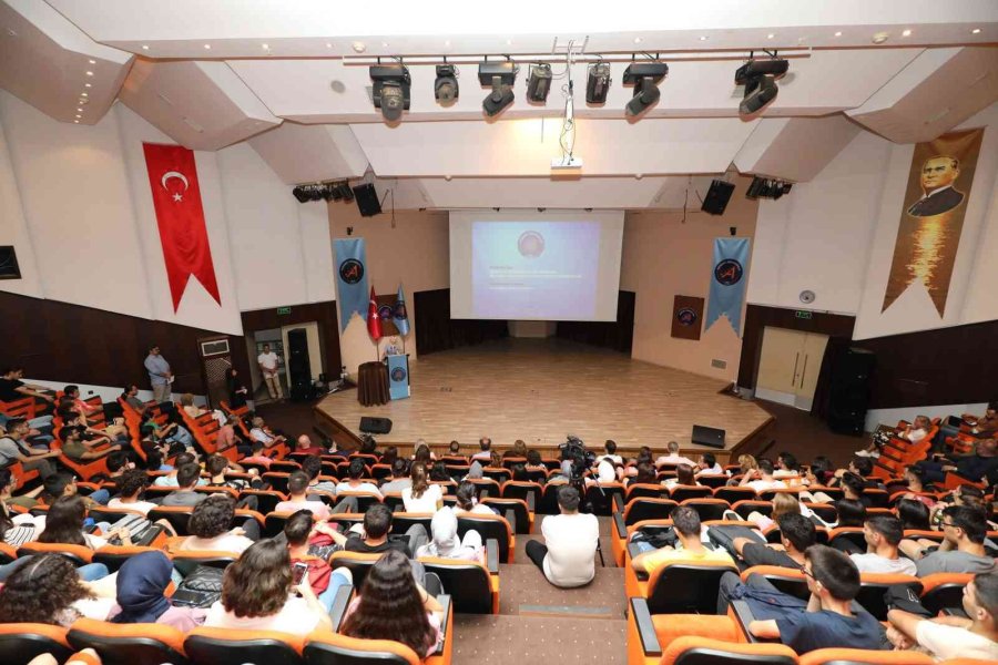 Akdeniz Üniversitesi Tıp Fakültesi’nde İlk Ders Yapıldı