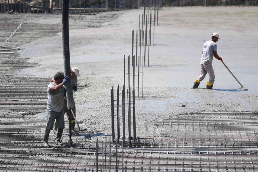 Alanya Belediye Başkanı Yücel’den Mahmutlar Kültür Merkezi’ne Denetim