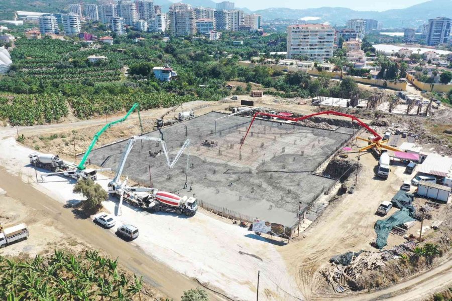 Alanya Belediye Başkanı Yücel’den Mahmutlar Kültür Merkezi’ne Denetim