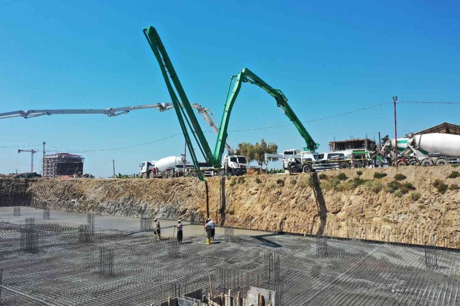 Alanya Belediye Başkanı Yücel’den Mahmutlar Kültür Merkezi’ne Denetim