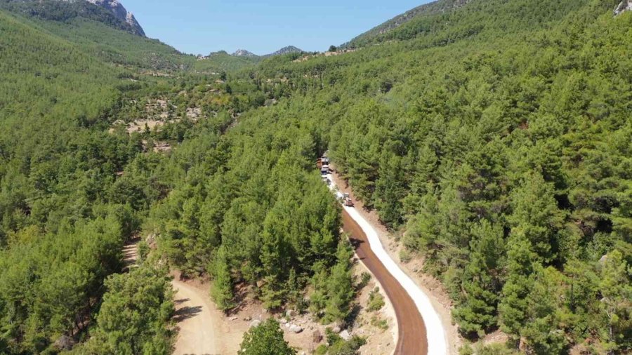 Serik’te 30 Kilometrelik Grup Yolu Asfaltlanıyor