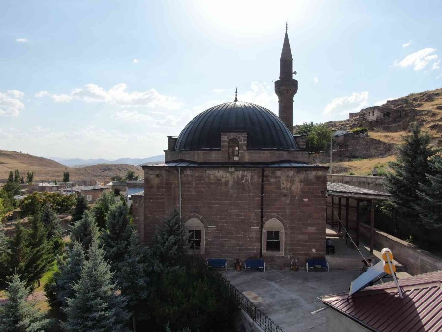 3 Asırlık Cami, Yıllara Meydan Okuyor