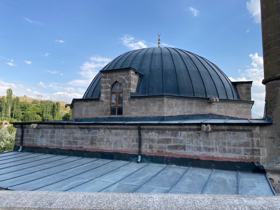 3 Asırlık Cami, Yıllara Meydan Okuyor