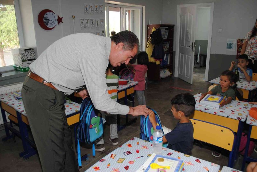 Minik Öğrencilere Çanta Ve Kırtasiye Seti Hediyesi
