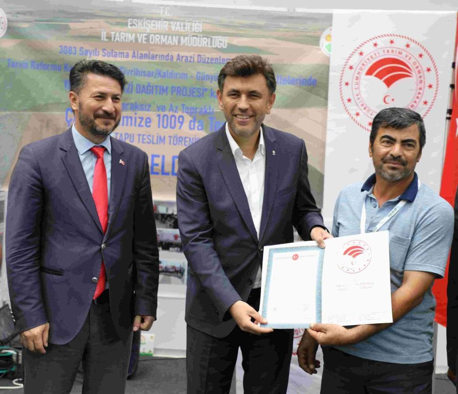 Hak Sahibi Çiftçiler Tarım Fuarında Tapularına Kavuştu