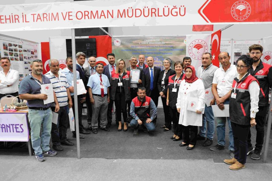 Hak Sahibi Çiftçiler Tarım Fuarında Tapularına Kavuştu