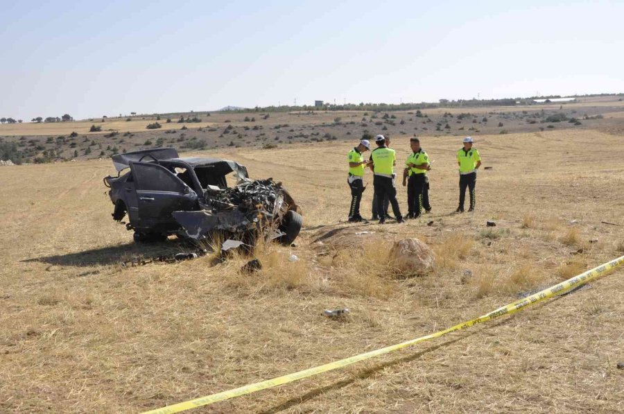 Hurdaya Dönen Otomobildeki 4 Kişi Yaralandı