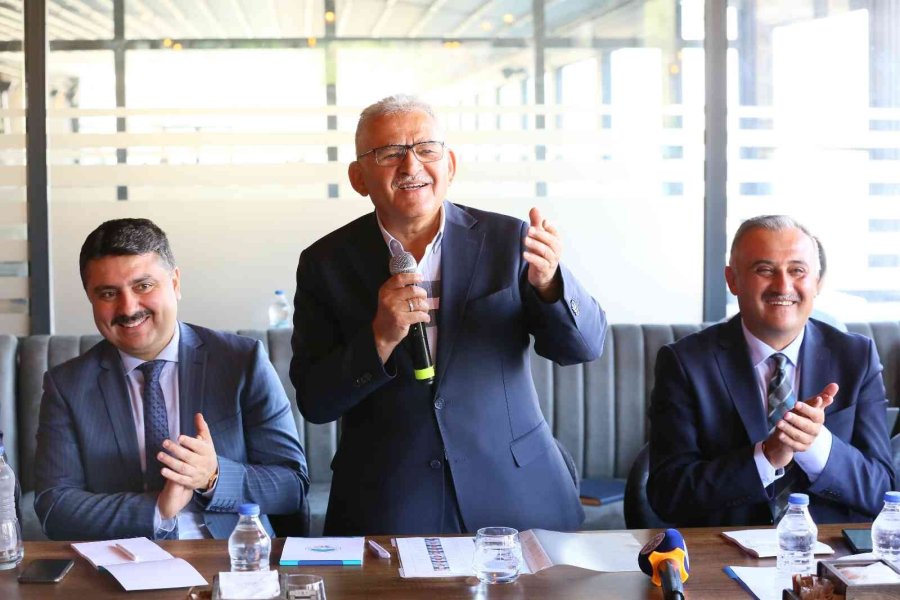 Başkan Büyükkılıç, Develi’deki Muhtarlarla Buluştu