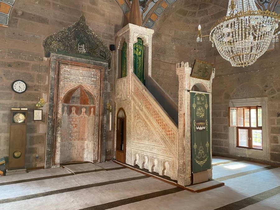 3 Asırlık Cami, Yıllara Meydan Okuyor
