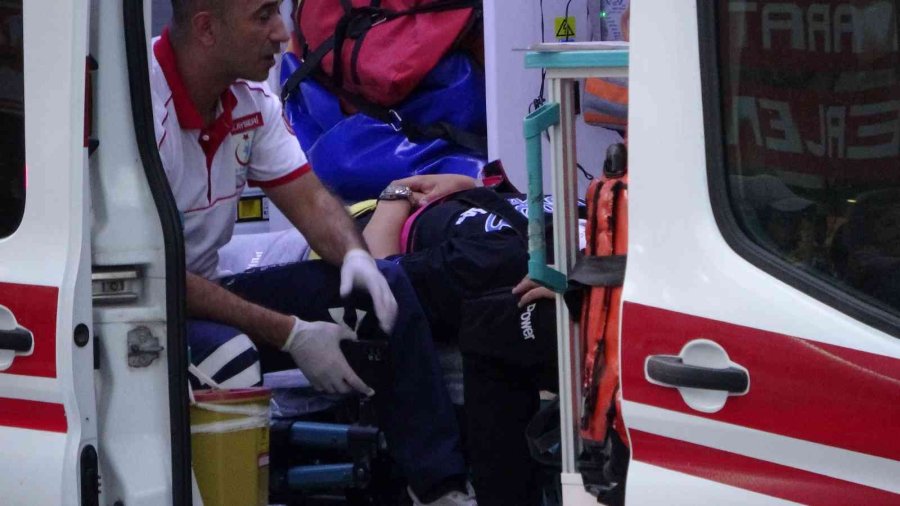 Kayseri’de 3 Araç Çarpıştı, Ortalık Savaş Alanına Döndü: 1’i Ağır 3 Yaralı