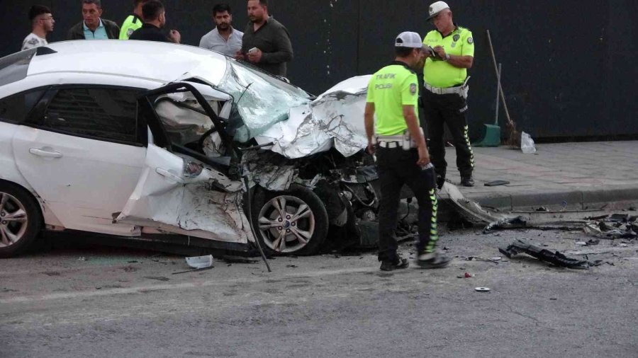 Kayseri’de 3 Araç Çarpıştı, Ortalık Savaş Alanına Döndü: 1’i Ağır 3 Yaralı