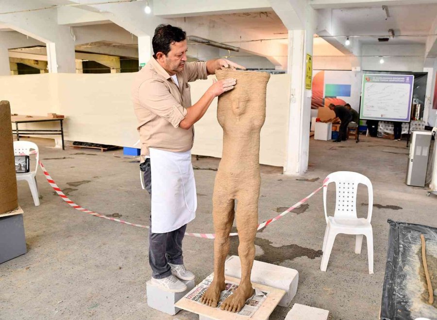 Eserler Şekillenmeye Devam Ediyor