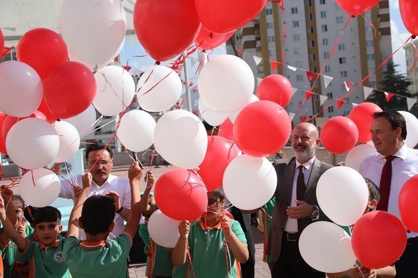 Başkan Çolakbayrakdar, Dönüşümle Uğurevler’e Daha Modern Okul Kazandırdı
