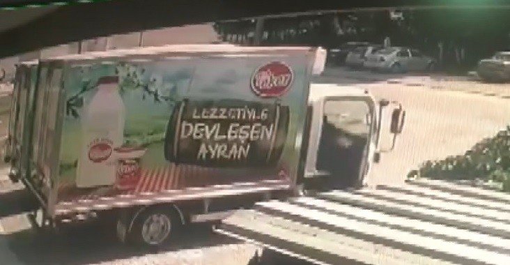 5 Dakikalığına İndiği Aracı Saniyeler İçinde Soyuldu