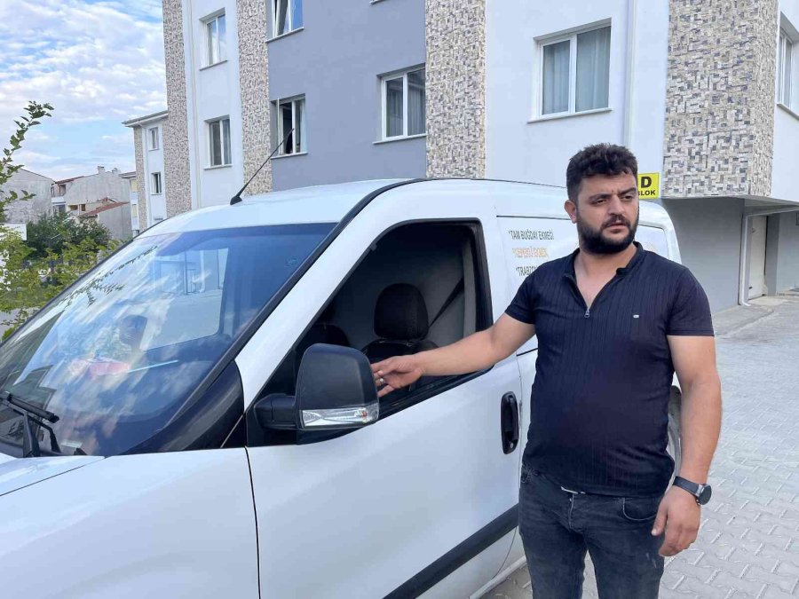 5 Dakikalığına İndiği Aracı Saniyeler İçinde Soyuldu