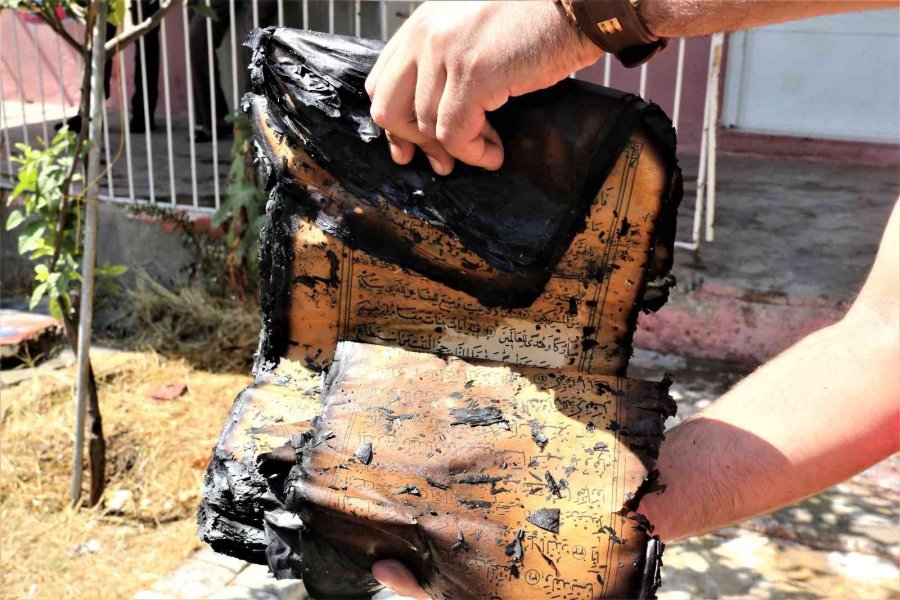 Müstakil Evin Terası Çıkan Yangında Küle Döndü