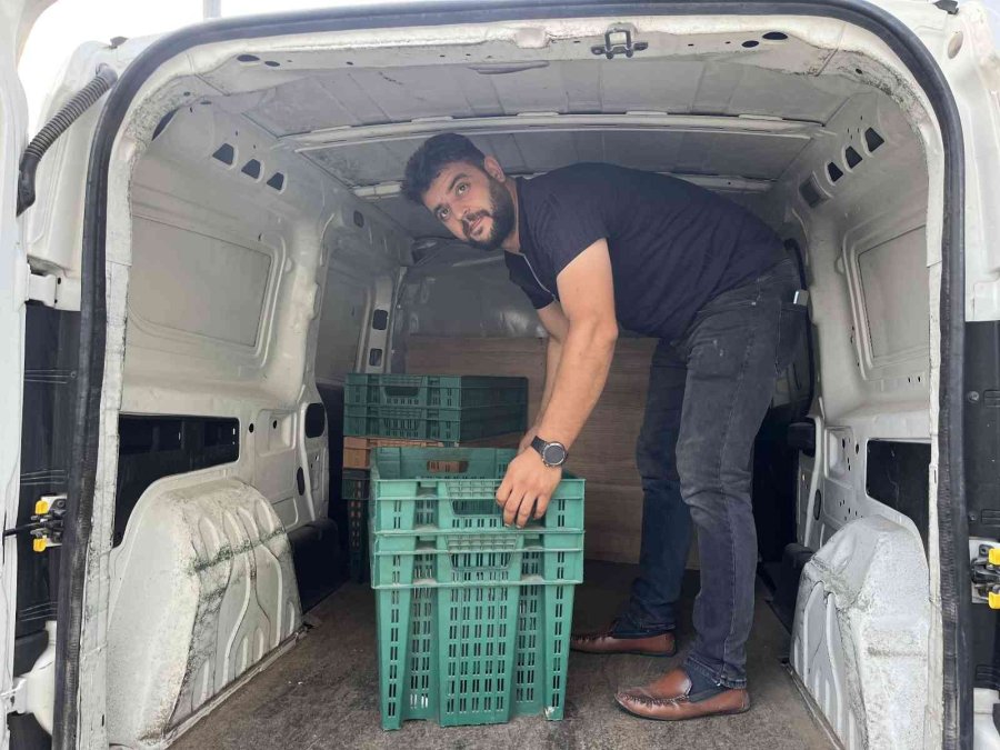 5 Dakikalığına İndiği Aracı Saniyeler İçinde Soyuldu