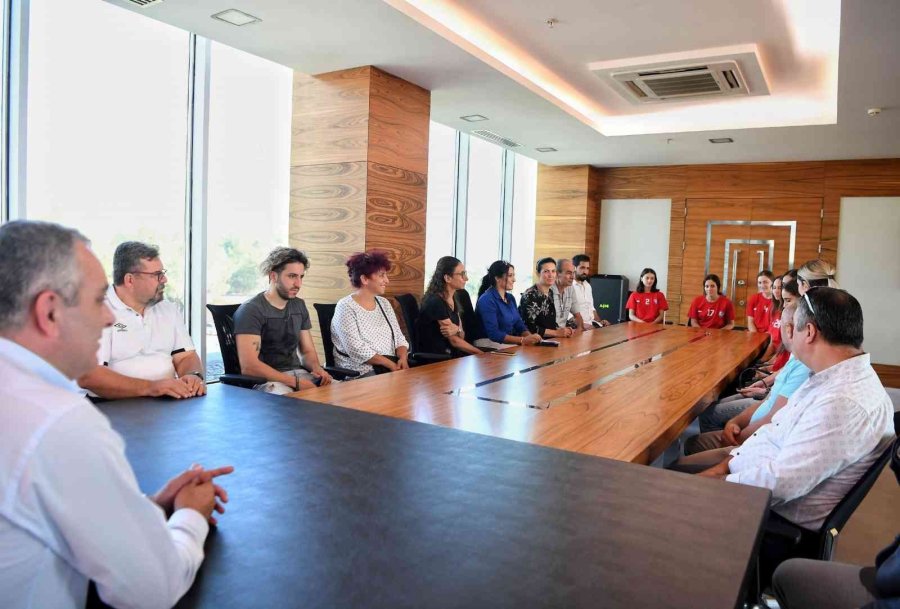 Başkan Esen’den Kadın Hentbol Altyapı Takımına Destek Sözü