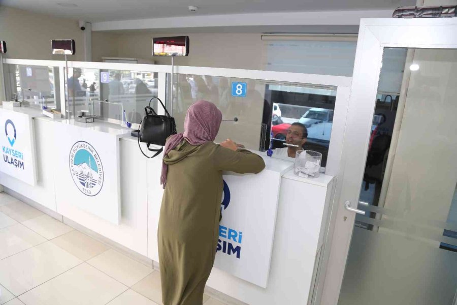 Büyükşehir İndirim Yaptı, Öğrenciler Yoğun İlgi Gösterdi