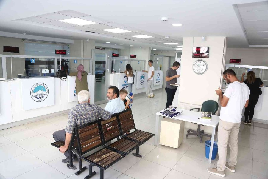 Büyükşehir İndirim Yaptı, Öğrenciler Yoğun İlgi Gösterdi