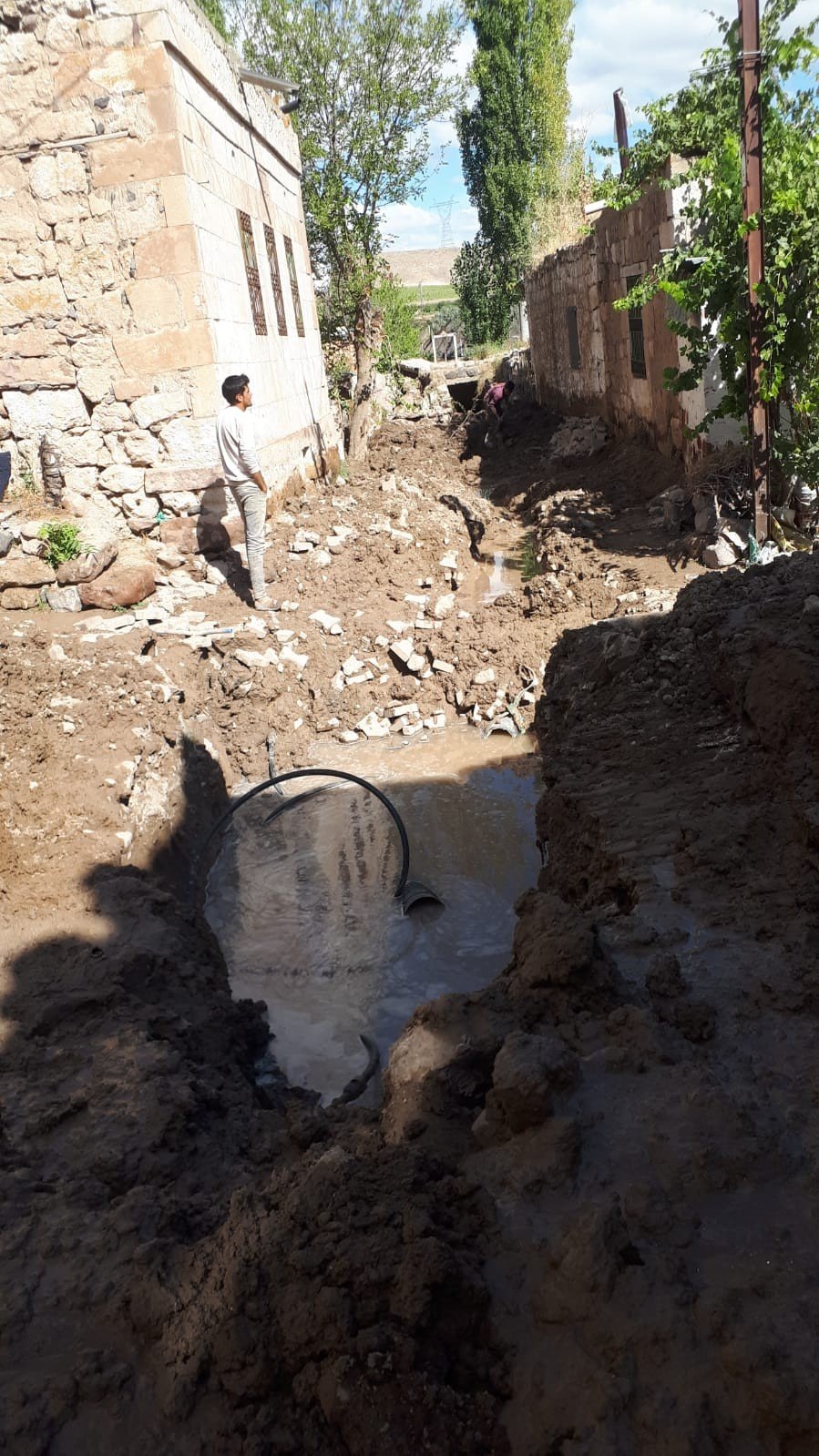 Kanal Borusu Patladı, Evleri Su Bastı