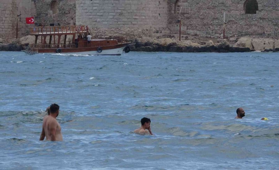 Okullar Açılmasına Rağmen Kızkalesi’nde Doluluk Yüzde 50’nin Üzerinde