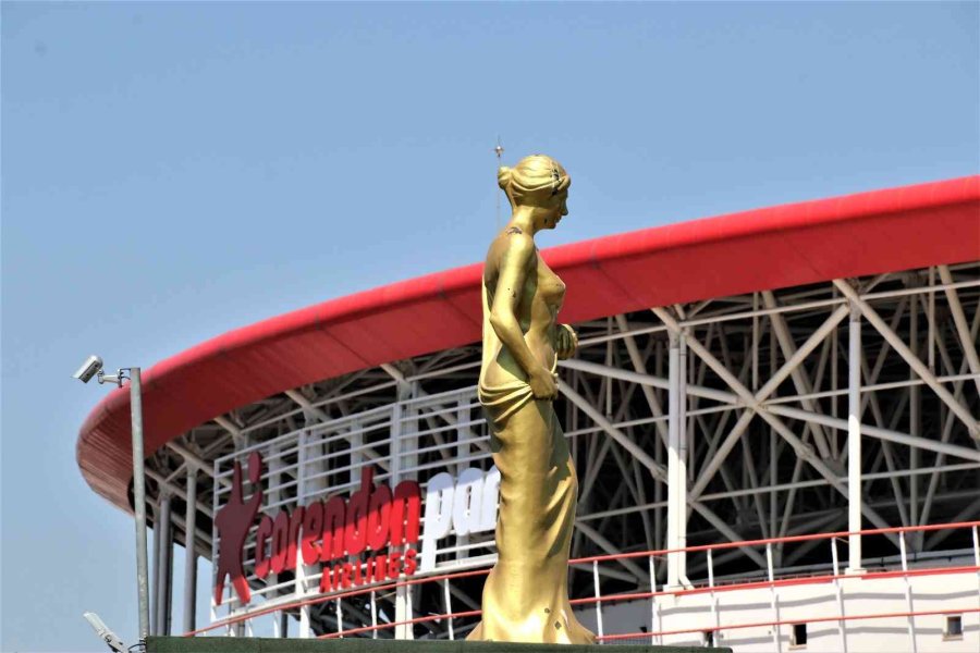 Depoda Muhafaza Edilen Altın Portakal Heykellerini Altın Sarısına Boyama İşlemleri Tamamlandı