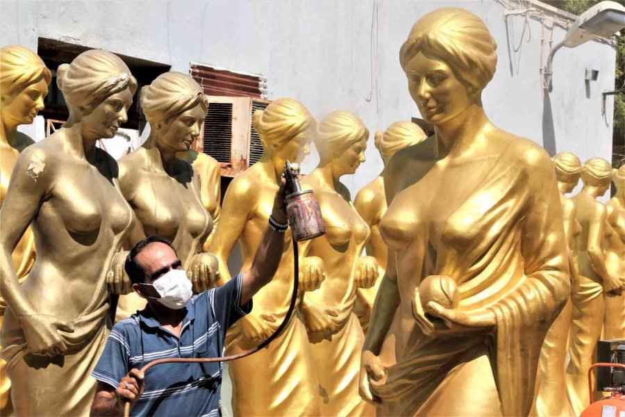 Depoda Muhafaza Edilen Altın Portakal Heykellerini Altın Sarısına Boyama İşlemleri Tamamlandı