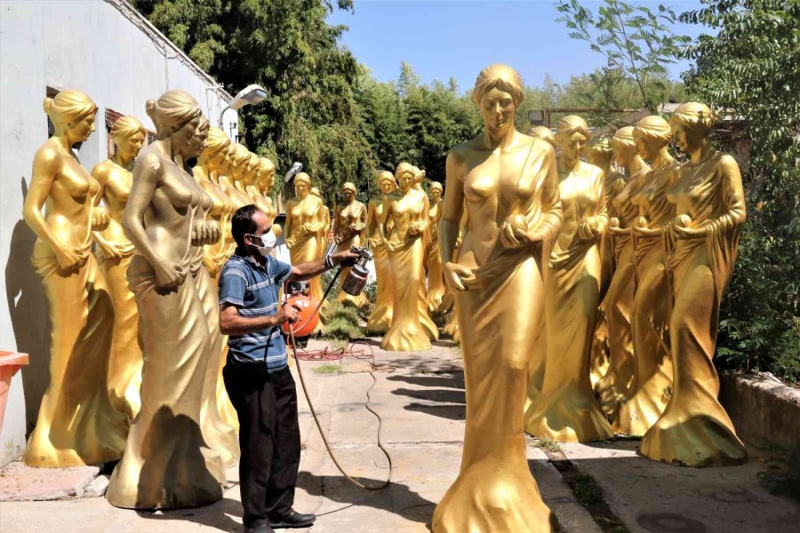 Depoda Muhafaza Edilen Altın Portakal Heykellerini Altın Sarısına Boyama İşlemleri Tamamlandı