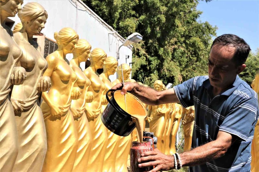 Depoda Muhafaza Edilen Altın Portakal Heykellerini Altın Sarısına Boyama İşlemleri Tamamlandı