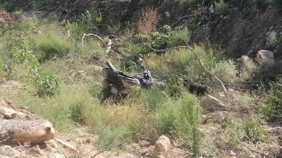 Atv Turu Yapan Turist Kadın 50 Metreden Düştü, Eşi Arkasından Gidince Ağaca Takılı Kaldı