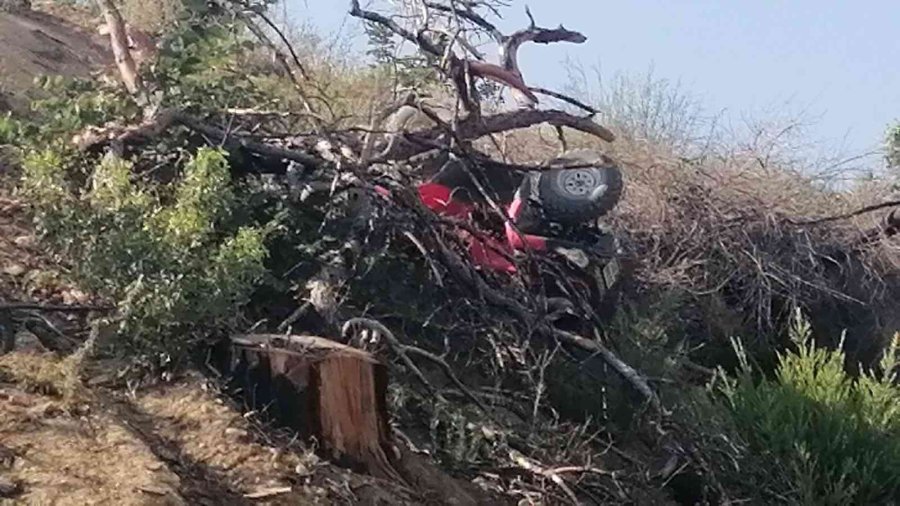 Atv Turu Yapan Turist Kadın 50 Metreden Düştü, Eşi Arkasından Gidince Ağaca Takılı Kaldı