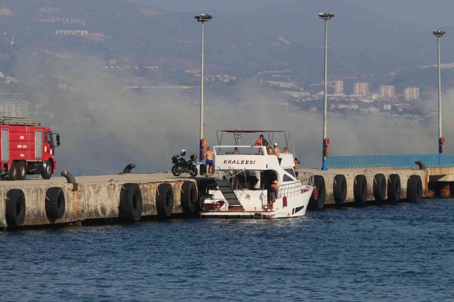 Alanya’da Lüks Yat Denizin Ortasında Alev Aldı, 6 Kişi Botlarla Kurtarıldı