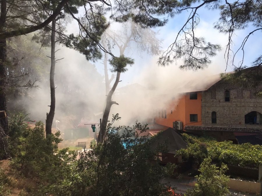 Tarihi Selçuklu Hamamının Çatısında Yangın