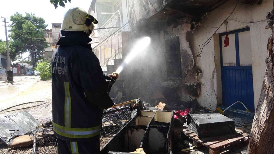 Tarım İşçilerinin Kaldığı Ev Çıkan Yangında Kullanılamaz Hale Geldi