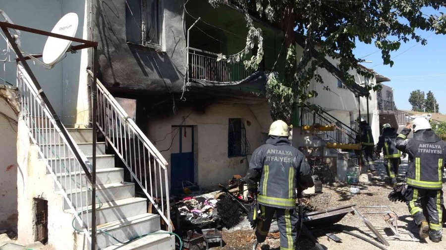 Tarım İşçilerinin Kaldığı Ev Çıkan Yangında Kullanılamaz Hale Geldi