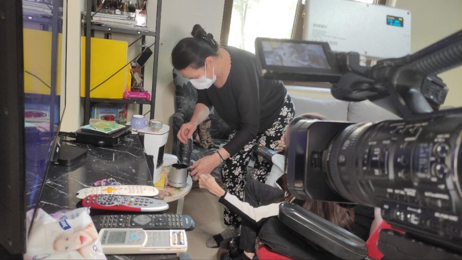 Sma’lı Gülçin’in Engelli Aracı Üzerinde Çizdiği Resimler Belgesele Konu Oldu