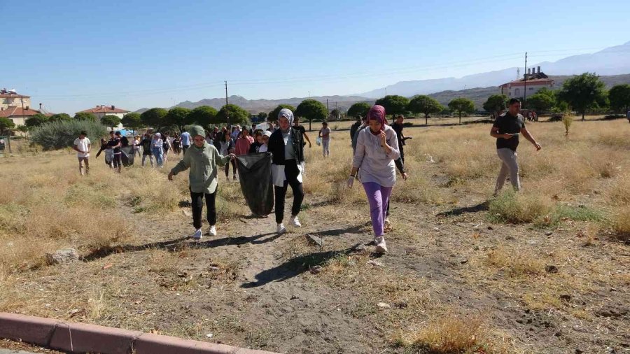 İncesu’nun Çöplerini Çocuklar Topladı