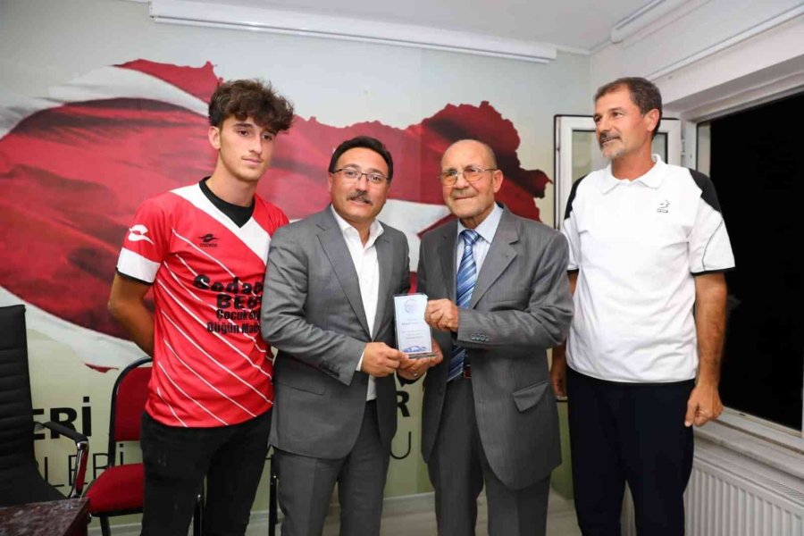 Kayseri 1. Amatör Küme Şampiyonlarına Plaket