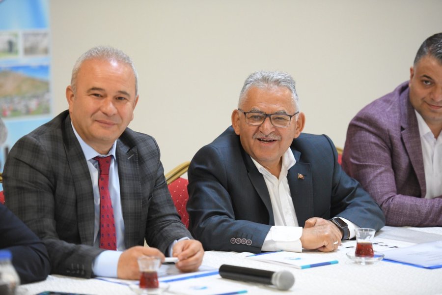 Başkan Büyükkılıç, 1 Günde 2 İlçede Muhtarlarla Buluştu