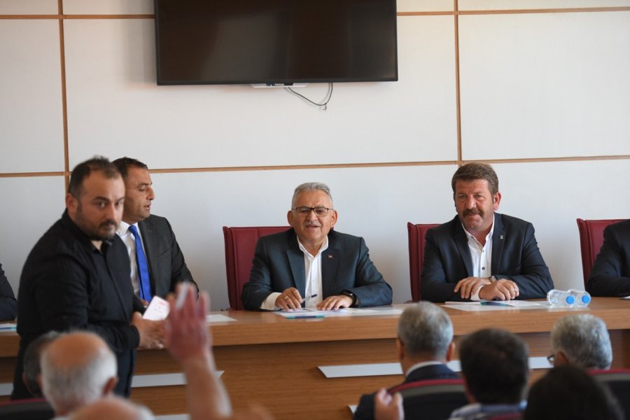 Başkan Büyükkılıç, 1 Günde 2 İlçede Muhtarlarla Buluştu