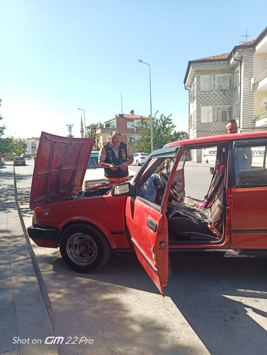 Polisten ’kuş’ Grubu Araçlara Ve Motosikletlere Denetim