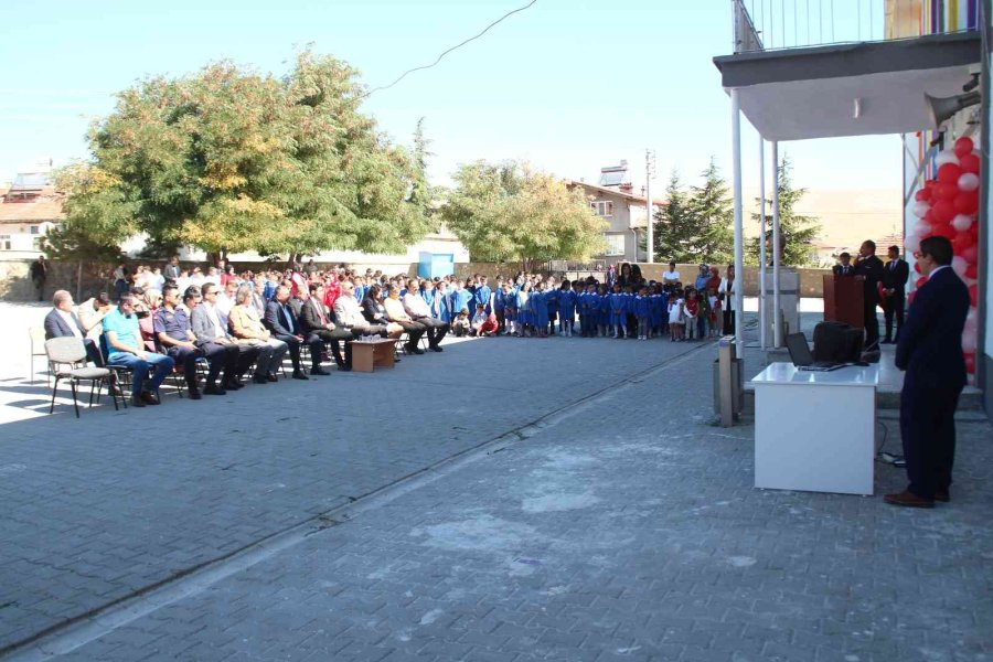 Yunak’ta İlköğretim Haftası Kutlandı