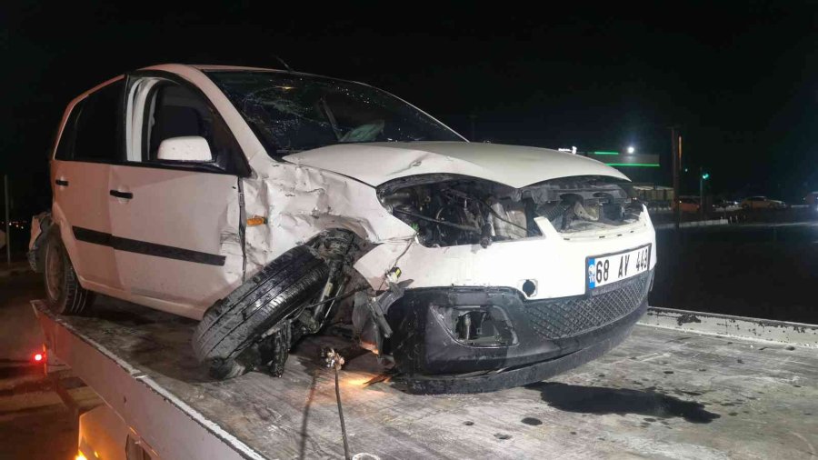 Aksaray’da İki Otomobil Çarpıştı: 3 Yaralı