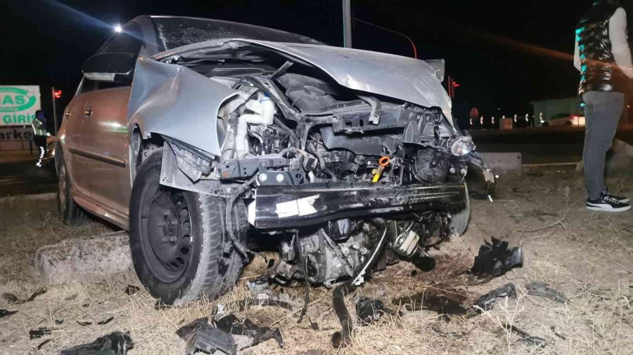 Aksaray’da İki Otomobil Çarpıştı: 3 Yaralı