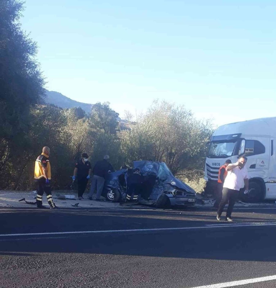 Antalya’da Trafik Kazası 4 Ölü, 1 Yaralı